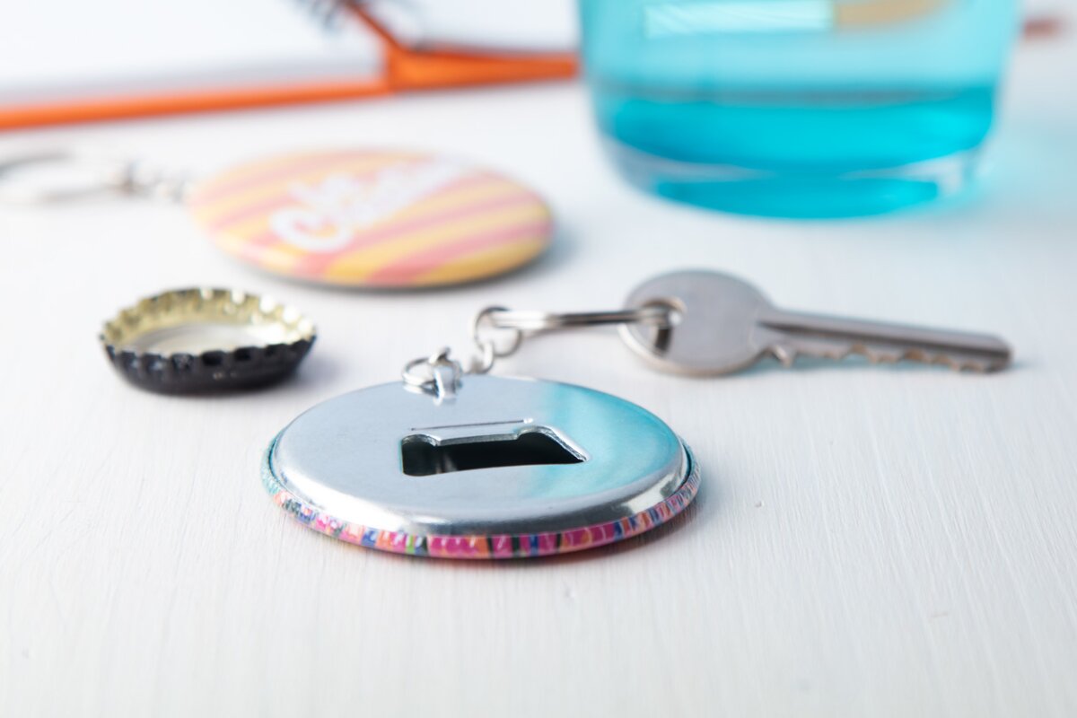 KeyBadge Bottle - pin brelok AP718219