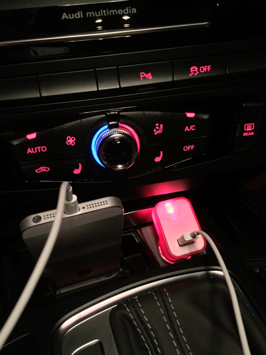 Waze - ładowarka samochodowa USB AP844032-05