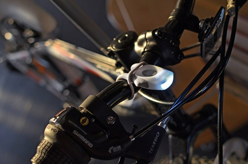 Lampka rowerowa COUTI przednia (białe diody) ASG-29116