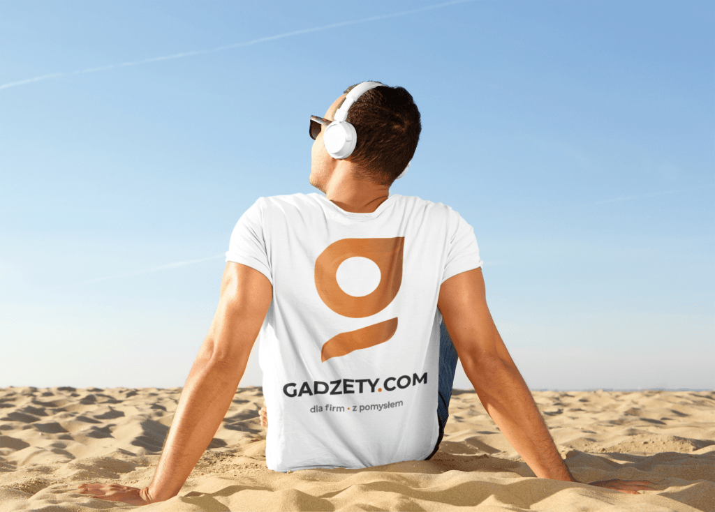GADŻETY Z LOGO NA WAKACJE