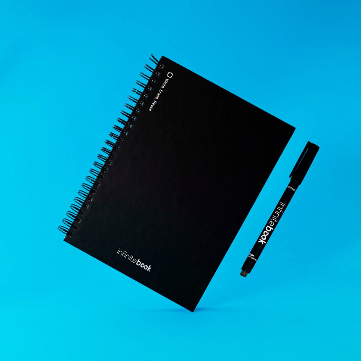 STARTER KIT INFINITEBOOK A5 Zestaw zawiera „Infinitebook”, zestaw do czyszczenia, marker i uchwyt na marker