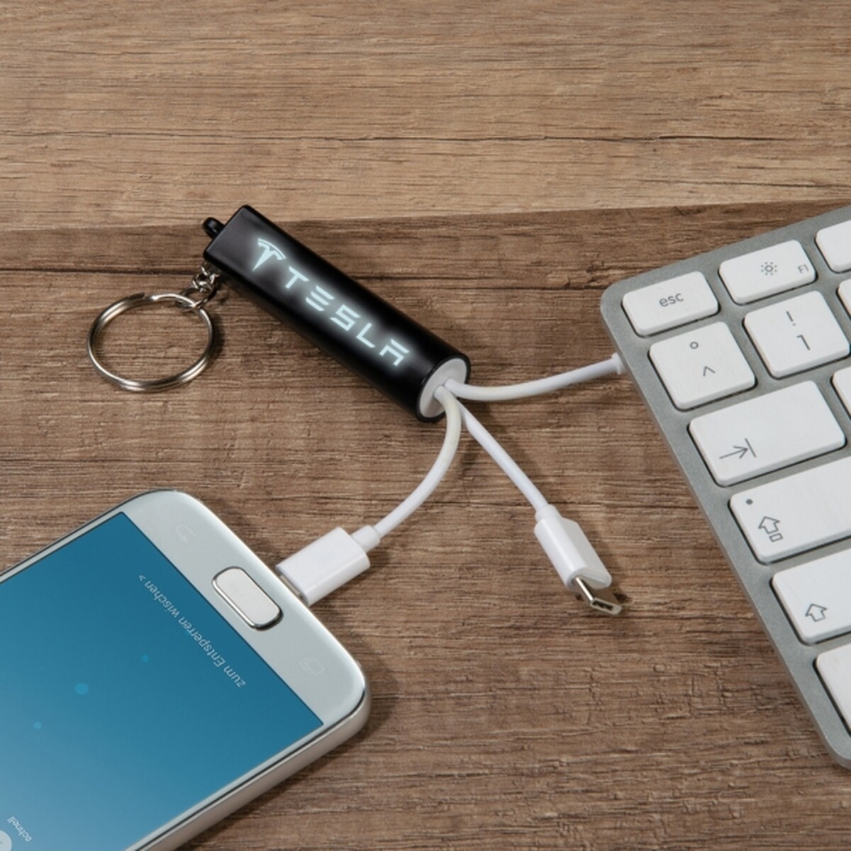 Brelok z przejściówkami do ładowania podświetlany LANA brelok-z-przejsciowkami-do-ladowania-2078503-3