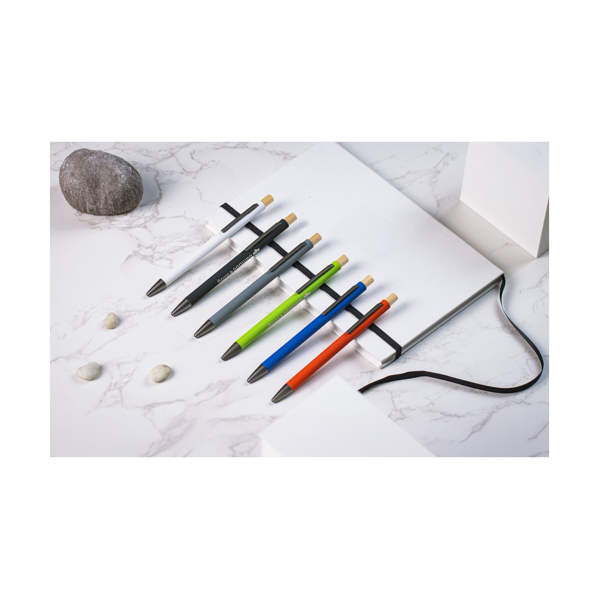 ZYLEN. Długopis z recyklingowanego aluminium (100% rAL) z gumowym wykończeniem 91987_amb