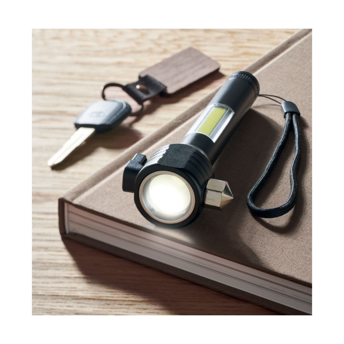 Młotek awaryjny 3 w 1 HAMALUZ mo2357-03-ambiant