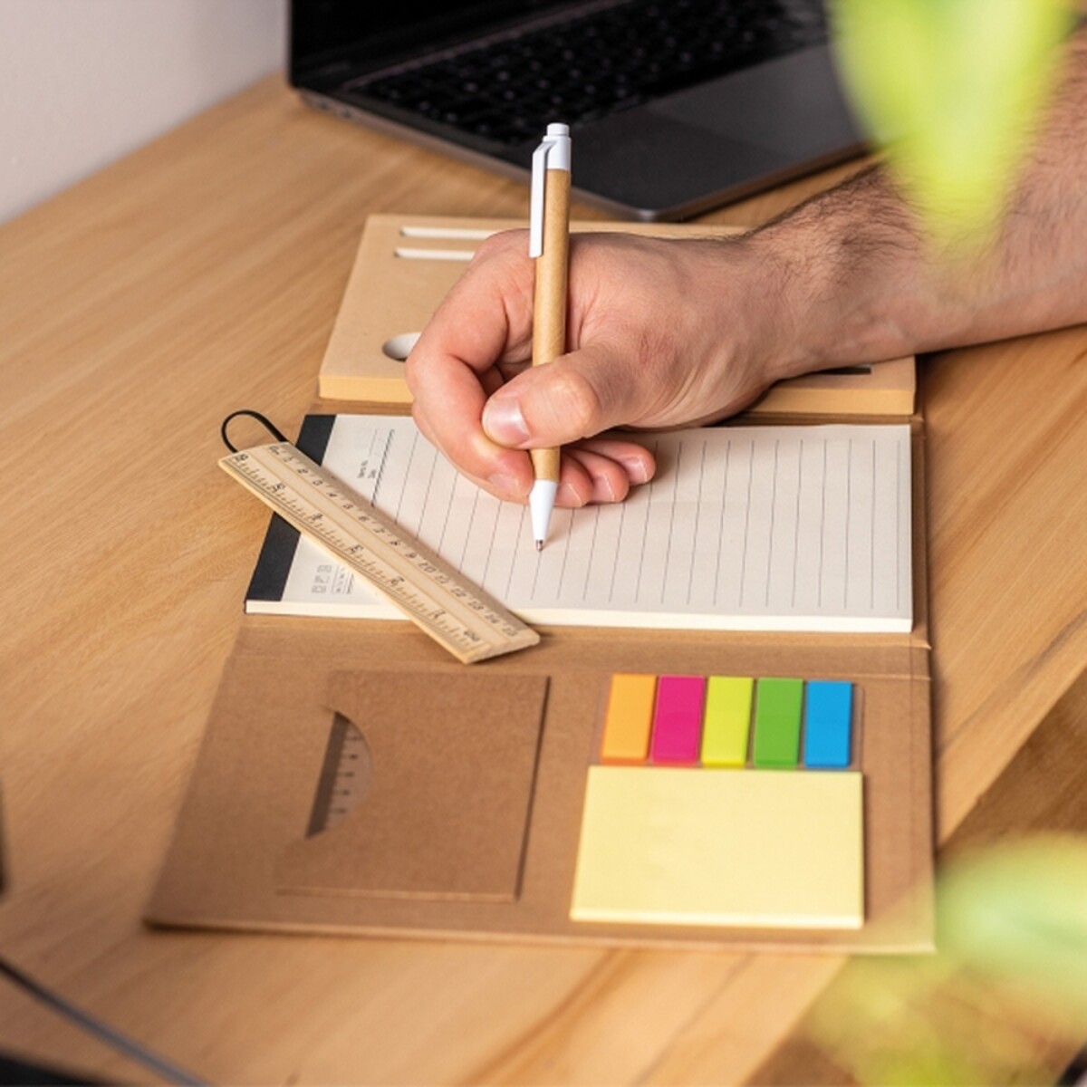 Folder z notatnikiem w linie i przyborami do pisania CALVIN folder-a4-z-notatnikiem-w-linie-i-przyborami-do-pisania-2119401-8