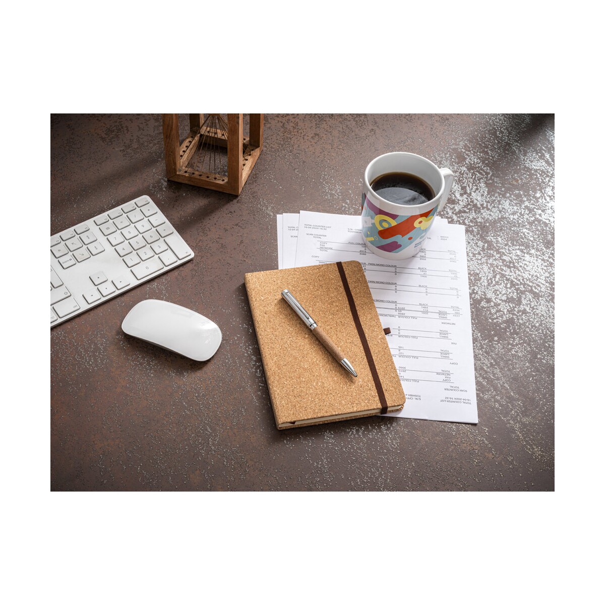 HAWKINS A5. Notatnik korkowy A5 z gładkimi stronami z certyfikowanego materiału FSC™ i innych kontrolowanych materiałów 93807_amb