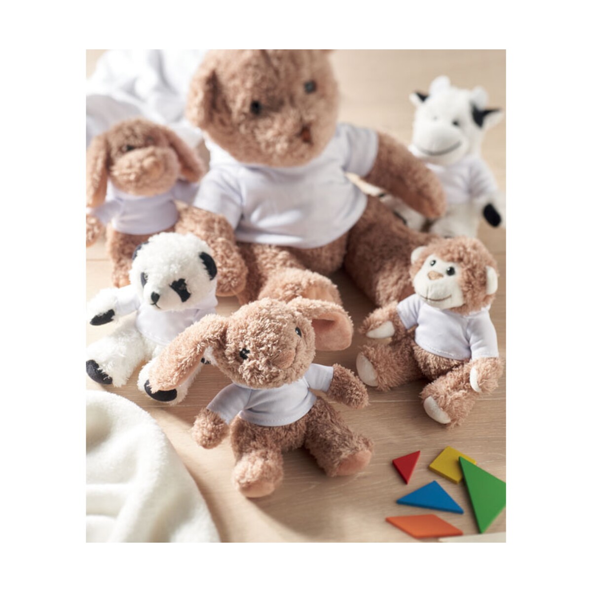 Pluszowy królik w bluzie BUNNY mo2121-06-ambiant