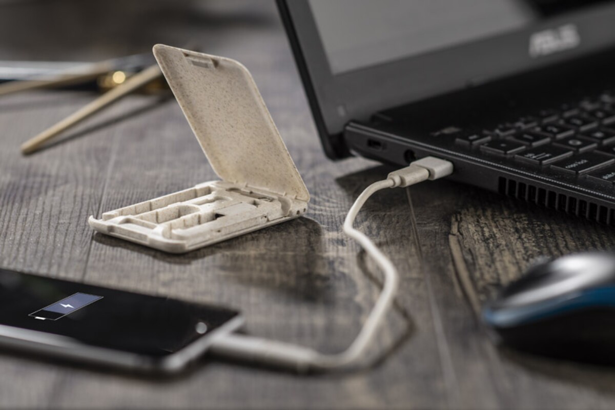 Stojak do telefonu z kablami do ładowania OLIN 09137-17_l