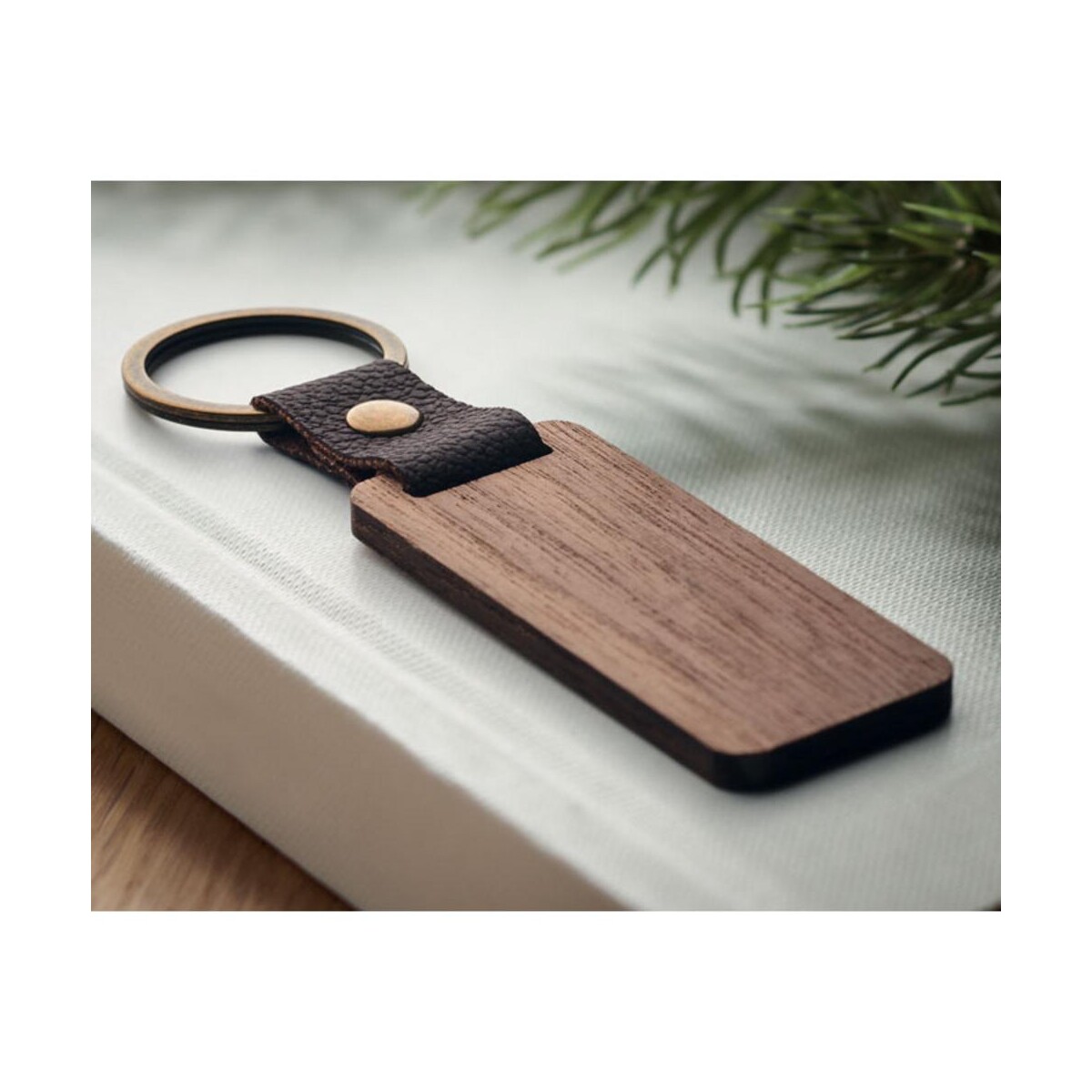 Brelok z orzecha i z PU NAWKEY mo2369-40-ambiant