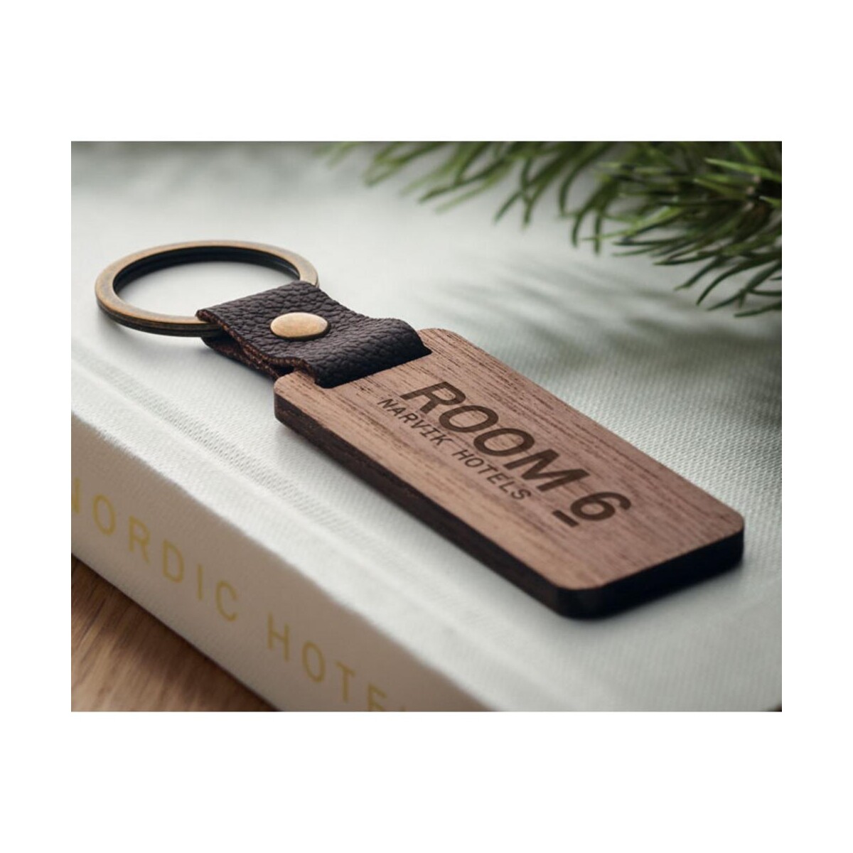 Brelok z orzecha i z PU NAWKEY mo2369-40-picture1