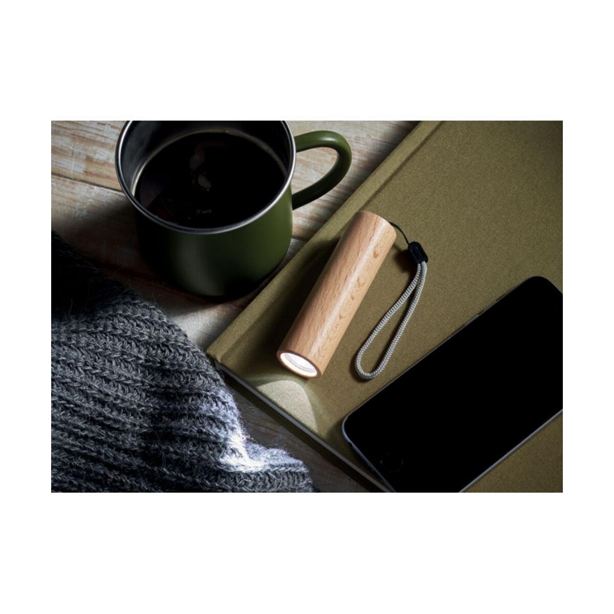 Akumulatorowa latarka bukowa LITE mo2137-40-ambiant